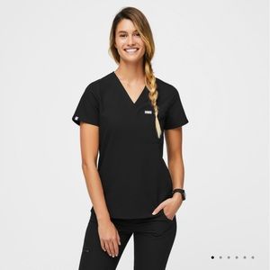 FIGS Catarina One-Pocket Scrub Top - Size: Medium